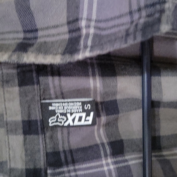 Fox Long Sleeve Button-Up. Small - Picture 7 of 9